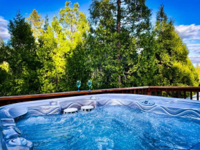 Honeybee Hive HOT TUB BBQ 8 minutes to Bass Lake Sleeps up to 6